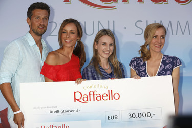 Wayne Carpendale, Annemarie Warnkross, Gillian Anderson