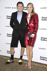 Donna Air mit Begleitung