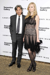 Leon Max mit Begleitung