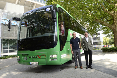 Mirko Liesebach (Busfahrer), Martin Kind (Präsident Hannover 96), Mirko Slomka (Trainer Hannover 96)