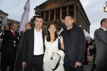 Cem Özdemir mit Gattin Pia Castro, Michael Michalsky