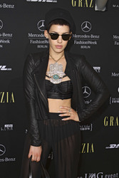 Alina Süggeler (Frida Gold)