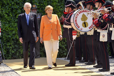Mario Monti, Angela Merkel