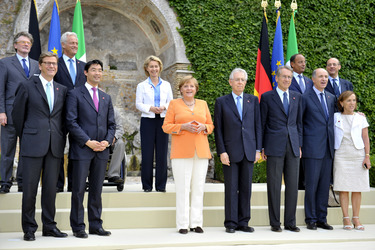 Angela Merkel, Mario Monti und ihre deutschen und italienischen Delegationen