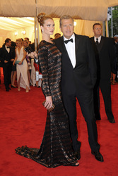 Rosie Huntington-Whiteley mit Begleitung