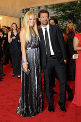 Malin Akerman mit Begleitung