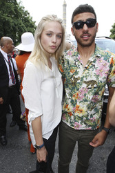 Noah Becker mit Begleitung