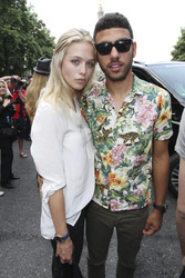 Noah Becker mit Begleitung