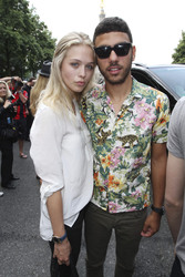 Noah Becker mit Begleitung