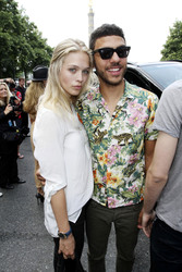 Noah Becker mit Begleitung