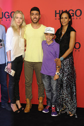 Noah Becker mit Freundin Laura, Barbara Becker mit Sohn Elias