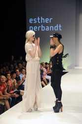 Esther Perbandt mit Model