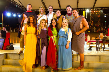 Hintere Reihe: Henry Maske, Franziska van Almsick, Matthias Opdenhövel, Bernhard Hoëcker, Jens Riewa. Vordere Reihe: Mareile Höppner, Andrea Kaiser, Christine Neubauer, Maite Kelly, Ralf Moeller