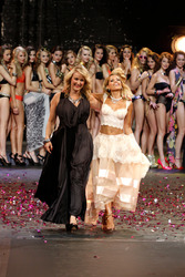 Zoe Price-Smith, Sylvie van der Vaart