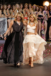 Zoe Price-Smith, Sylvie van der Vaart