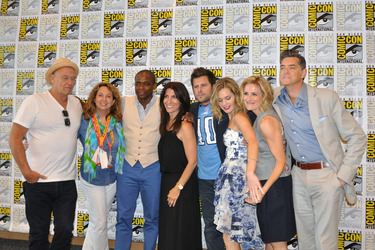Corbin Bernsen, Karen Vick, James Roday, Maggie Lawson, Dulé Hill, Tom Ormundson mit Gästen