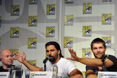 Steven S. DeKnight, Manu Bennett, Liam McIntyre