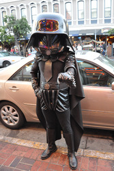 Comic-Con Besucher - Dark Helmet