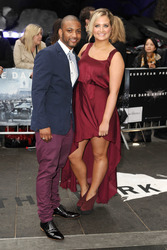 J.B. Gill (JLS) mit Begleitung