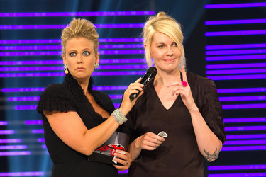 Barbara Schöneberger mit Preisträgerin