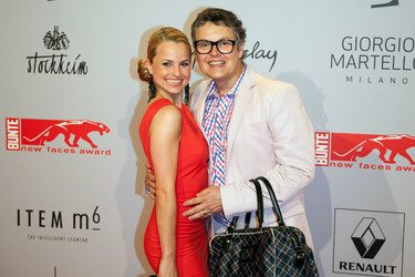 Sarah Latton, Rolf Schneider