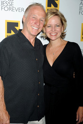 Jackie Martling mit Begleitung