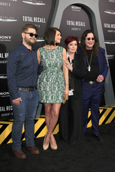 Ozzy Osbourne mit Sohn Jack Osbourne, Lisa Stelly und Gattin Sharon Osbourne