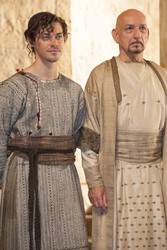 Tom Payne, Ben Kingsley