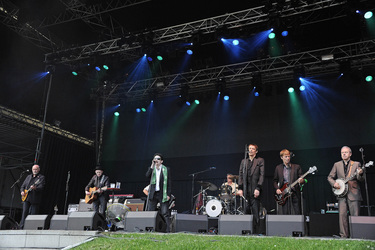 Terry Woods, Philip Chevron, Shane MacGowan, Andrew Ranken, Spider Stacy, Darryl Hunt, Jem Finer (The Pogues)