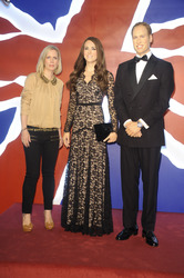 Tamara Gräfin von Nayhauß mit den Wachsfiruren von Prinz William und Herzogin Kate