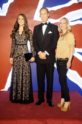 Tamara Gräfin von Nayhauß mit den Wachsfiruren von Prinz William und Herzogin Kate