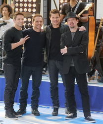 Jeff Timmons, Drew Lachey, Nick Lachey, Justin Jeffre (98 Degrees)