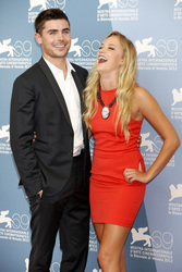 Zac Efron, Maika Monroe