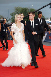 Maika Monroe, Zac Efron