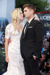 Maika Monroe, Zac Efron