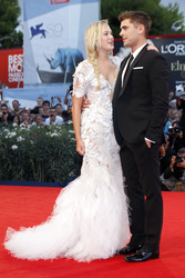 Maika Monroe, Zac Efron