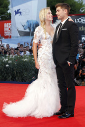 Maika Monroe, Zac Efron