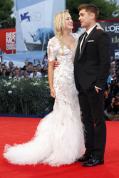 Maika Monroe, Zac Efron