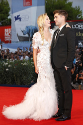 Maika Monroe, Zac Efron