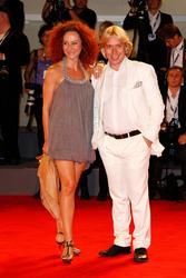 Christina 'Mausi' Lugner mit Begleitung