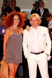 Christina 'Mausi' Lugner mit Begleitung