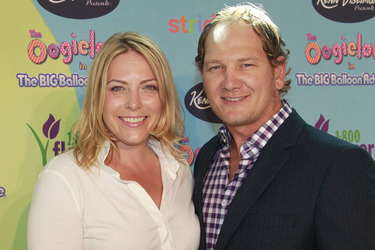 Angela Rivet mit Begleitung