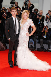 Maika Monroe, Zac Efron