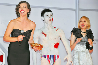 Milla Jovovich, Yoshio Kojima, Mika Nakashima