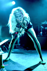 Sarah Blackwood (Walk off the Earth)