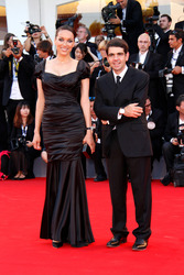 Carmen Chaplin mit Begleitung