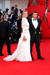 Fiammetta Cicogna mit Begleitung