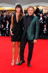 Renzo Rossi mit Begleitung