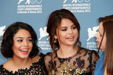 Vanessa Hudgens, Selena Gomez
