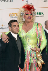 Robbie Williams, Olivia Jones